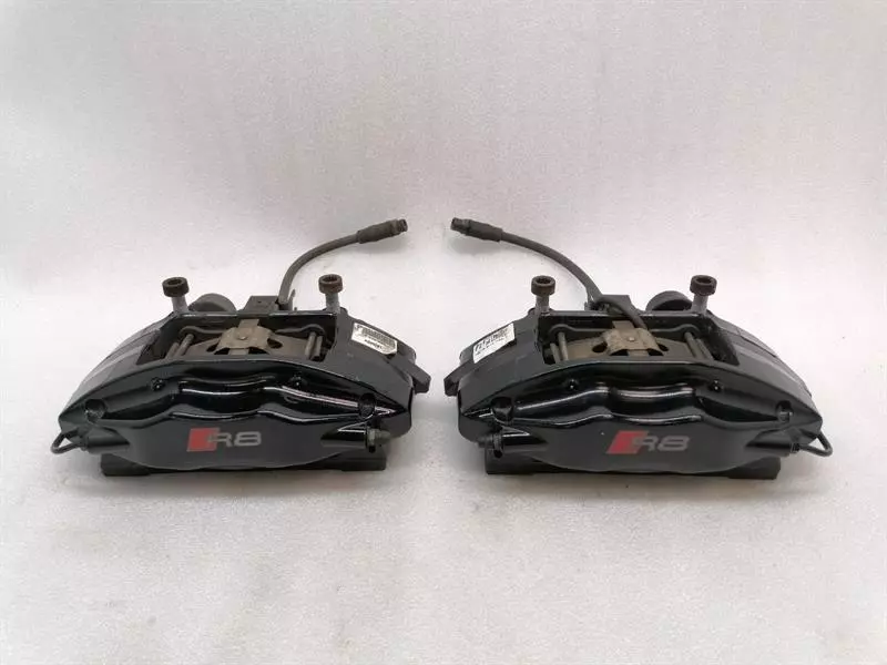 Audi R8 2018 AUDI R8 4S RWS BRAKE CALIPERS REAR SET 4S0615405 REAR BRAKE CALIPER SET Body type: Coupe
Fuel: Petrol