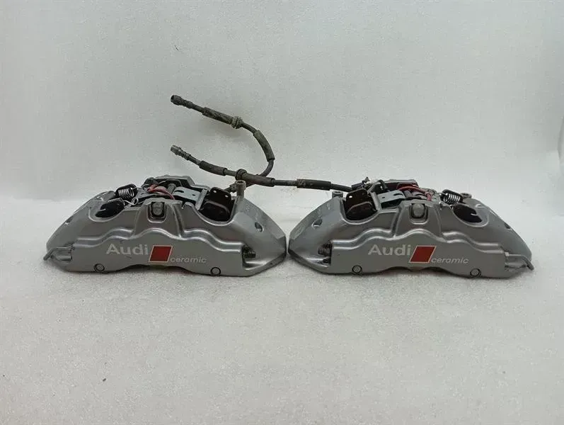 Audi R8 Audi R8 4S Performance Brake Caliper 4S0615105K Brake Caliper Ceramic Body type: Coupe
Fuel: Petrol