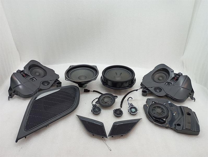 Audi R8 AUDI R8 4S PERFORMANCE SPEAKERS 8V0035415E BANG & OLUFSEN SPEAKERS SET SET Body type: Coupe
Fuel: Petrol
