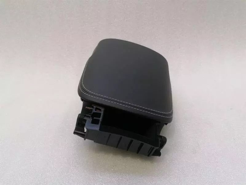 Audi R8 Audi R8 Type 42 V10 5.2 Spyder Armrest 420863075H Centre Armrest Armrest RHD
