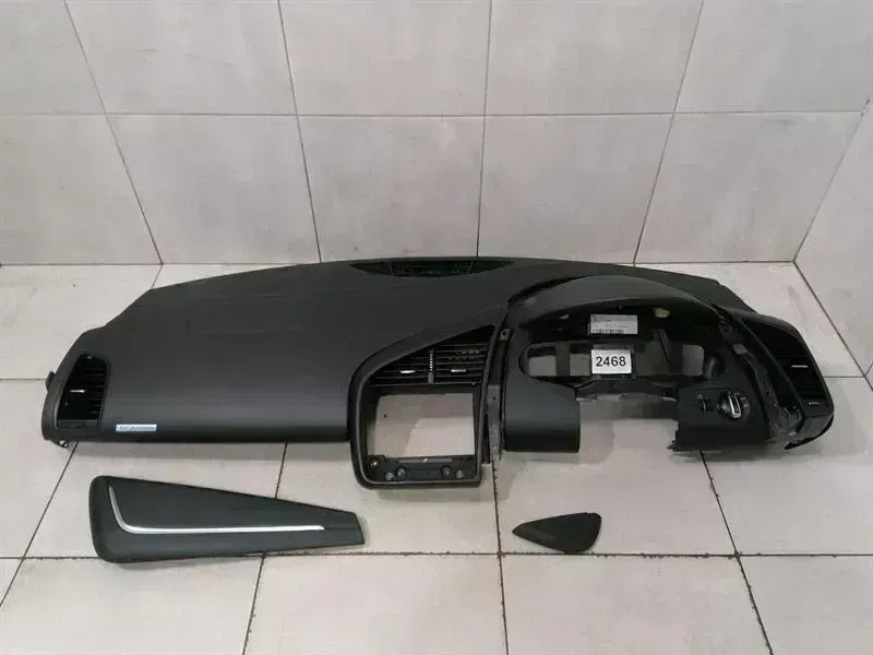 Audi R8 AUDI R8 TYPE 42 V10 5.2 SPYDER LEATHER DASHBOARD 427857009C RIGHT HAND DRIVE RHD