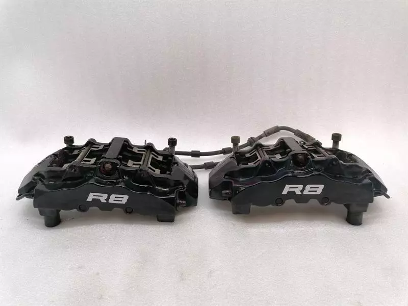 Audi R8 AUDI R8 TYPE 42 V10 5.2 SPYDER BRAKE CALIPER 42B615107 FRONT SET BRAKE CALIPER Body type: Convertible
Fuel: Petrol