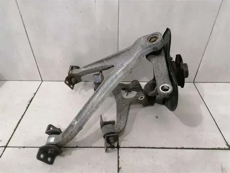 Audi R8 Audi R8 Type 42 V10 5.2 Right Front Hub 420407246E Wheel Bearing Housing Front Right Body type: Convertible
Fuel: Petrol