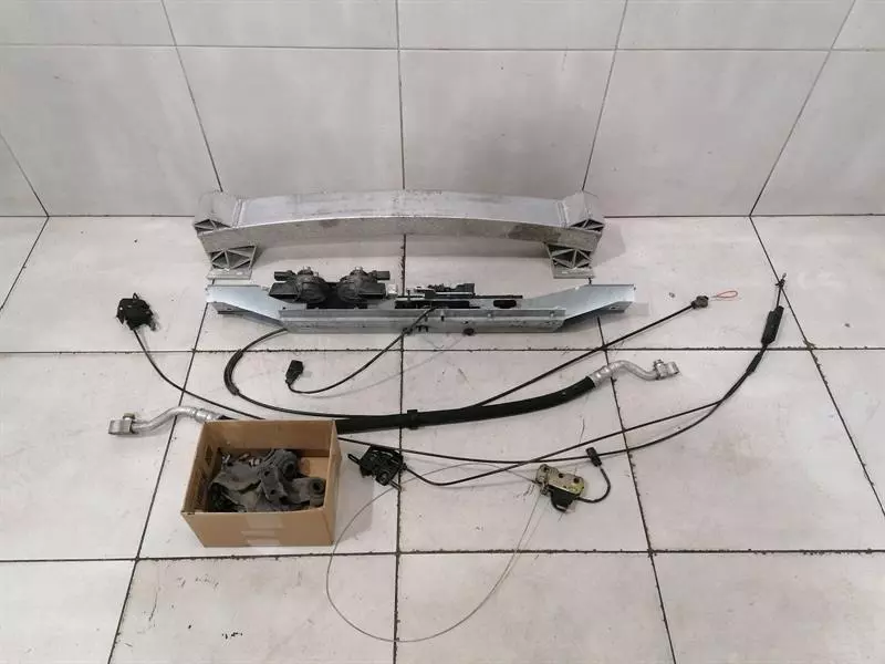 Audi R8 AUDI R8 TYPE 42 V10 5.2 SPYDER FRONT BUMPER BEAM 420805563E Front Bumper Body type: Convertible
Fuel: Petrol