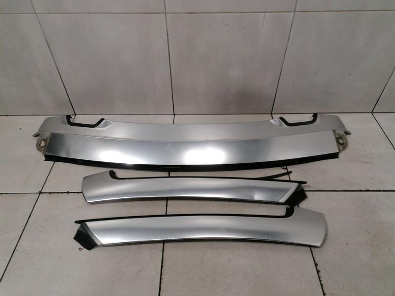 Audi R8 Audi R8 Type 42 V10 5.2 Spyder Cover Aluminium Set 427853829C Roof Frame Trim Set Body type: Convertible
Fuel: Petrol
