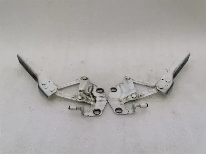 Audi R8 Audi R8 Type 42 V10 5.2 Spyder Bonnet Hinge Set 420823326 Hood Hinge Set Body type: Convertible
Fuel: Petrol