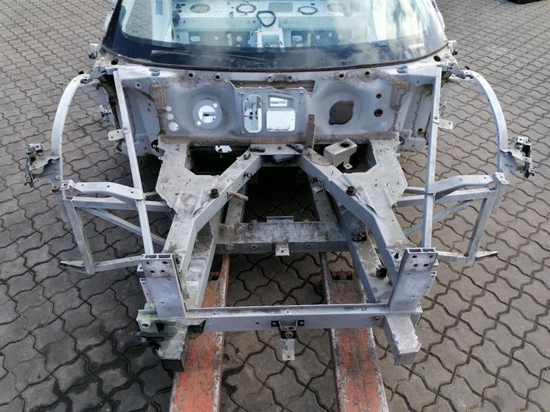 Audi R8 Audi R8 Type 42 V10 5.2 Spyder Front End Clip 420805011H Lock Carrier Front Mask Body type: Convertible
Fuel: Petrol