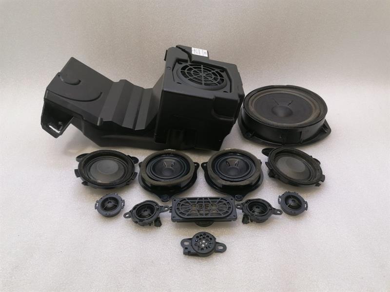 Audi R8 AUDI R8 TYPE 42 V10 5.2 SPYDER SPEAKERS 420035223D BANG & OLUFSEN SPEAKERS Body type: Convertible
Fuel: Petrol