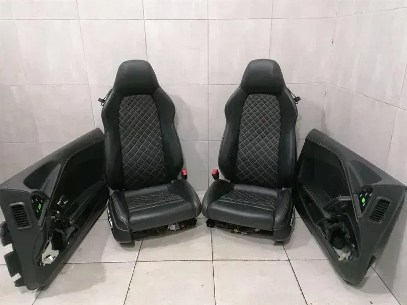 Audi R8 18 AUDI R8 4S PERFORMANCE 18-WAY SEATS R8 YELLOW SEAT INTERIOR EXCLUSIVE 18-WAY Body type: Coupe
Fuel: Petrol