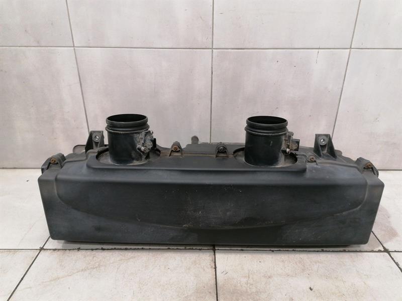 Audi R8 Audi R8 Type 42 V10 5.2 Spyder Air Filter Box 420133837 Air Filter Box Body type: Convertible
Fuel: Petrol