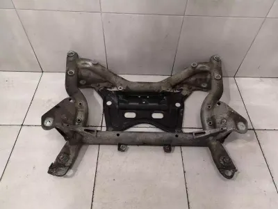 Mercedes C klass W204 balkstödram fram A2046281057 framaxelhållare