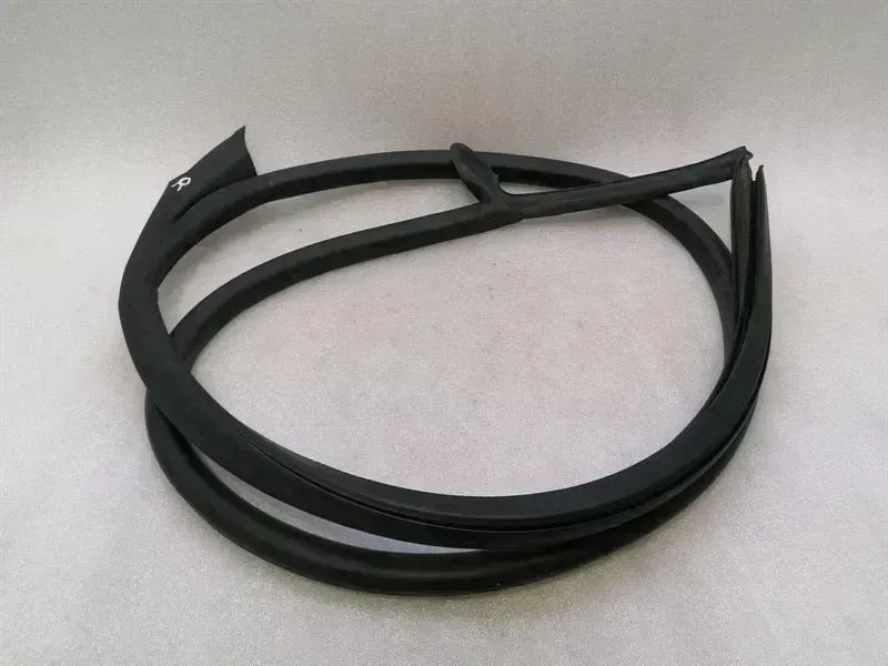 Audi R8 Audi R8 4s Performance Door Seal 4S8831708 Door Seals RIGHT Body type: Coupe
Fuel: Petrol