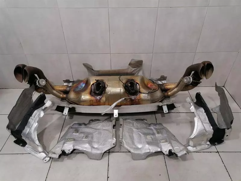 Audi R8 Audi R8 4S Performance Exhaust Silencer 4S0251051F Exhaust Silencer 18-22 Body type: Coupe
Fuel: Petrol