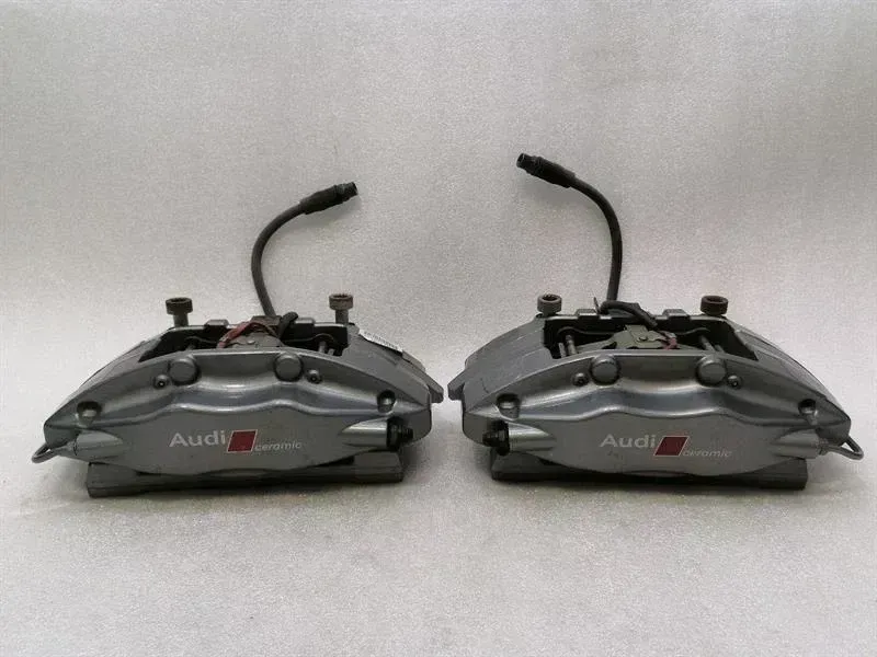 Audi R8 Audi R8 4S Performance rear brake caliper 4S0615405AA brake caliper rear carbon Body type: Coupe
Fuel: Petrol