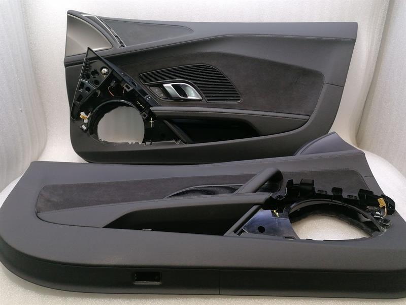 Audi R8 AUDI R8 4S V10 RWD door card set 4S2867106E RHS SET door panel set RHD Body type: Coupe
Fuel: Petrol