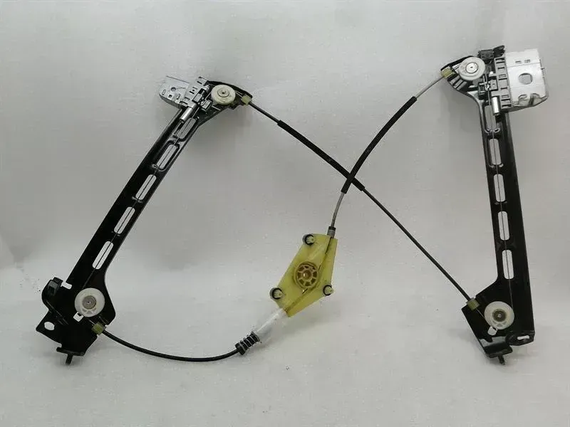 Audi R8 Audi R8 Spyder Left Front Door Winder 420837461B Window Regulator Front Left Body type: Convertible
Fuel: Petrol