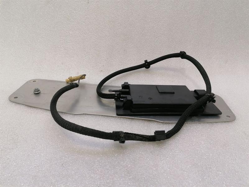 Audi R8 Audi R8 Type 42 V10 5.2 Spyder Aerial / Antenna 427035503 Antenna GSM