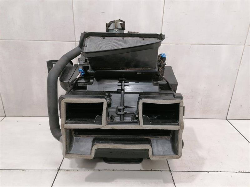 Audi R8 Audi R8 42 V10 5.2 SPYDER Heater Blower 420820351B Motor Heater Fan HVAC Body type: Convertible
Fuel: Petrol