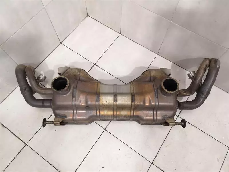Audi R8 Audi R8 Type 42 V10 5.2 Spyder Exhaust 420251051TX Exhaust Muffler Body type: Convertible
Fuel: Petrol