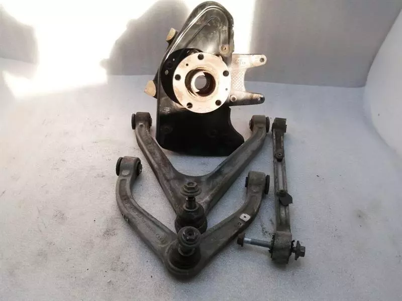 Audi R8 Audi R8 42 V10 5.2 Spyder Left Rear Hub 420505433F Wheel Bearing Housing Rear Left Body type: Convertible
Fuel: Petrol