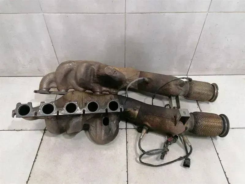 Audi R8 Audi R8 Type 42 V10 5.2 Spyder Catalytic Converter 420251212PX Catalytic Converter Body type: Convertible
Fuel: Petrol