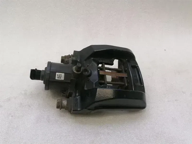 Audi R8 Audi R8 4S RWS Left Rear Caliper 4S0615403 Brake Caliper Rear Left Body type: Coupe
Fuel: Petrol