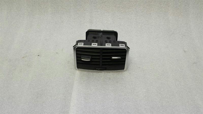 Audi RS6 4F Rear Air Vent 4F0819203C Ventilation Nozzle Vent Rear Brand/Model: AUDI RS6
Year: 2008
Engine: 4991 c...
