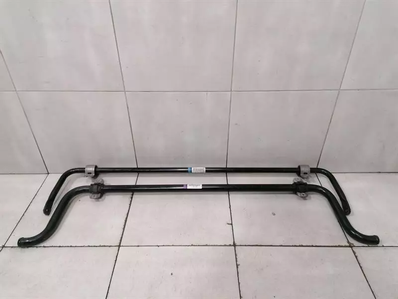 Audi R8 AUDI R8 4S RWS Anti Roll Bar 4S0411309H Anti Roll Bar SET KIT Body type: Coupe
Fuel: Petrol