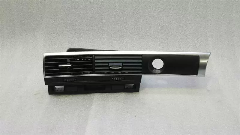 Audi RS6 4F RHD Air Vent 4F2820951 Right Handlebar Brand/Model: AUDI RS6
Year: 2008
Engine: 4991 c...