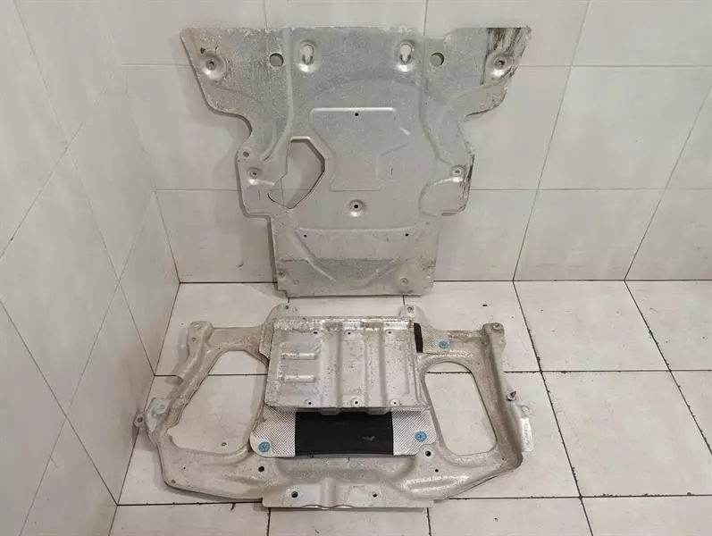 Land Rover Range Rover Sport (L494) LAND ROVER RANGE ROVER SPORT L494 UNDERTRAY FPLA-7E063-AF Underbody Trim Body type: SUV
Fuel: Petrol