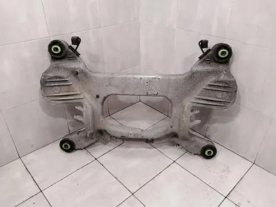 Land Rover Range Rover Sport L494 Bakre hjälpram LR037517 Axelram Bakaxel
