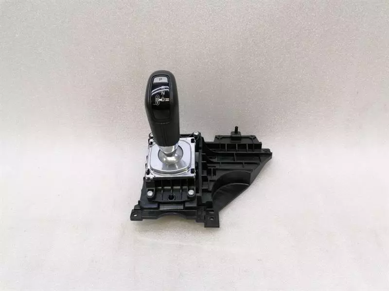 Land Rover Range Rover Sport (L494) LAND ROVER Range Rover Sport L494 Gear Selector LR061347 Shifting Backdrop Body type: SUV
Fuel: Petrol