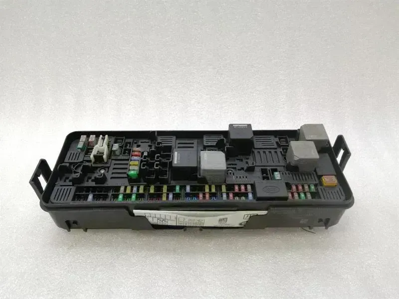 Land Rover Range Rover Sport (L494) LAND ROVER Range Rover Sport L494 Fuse Box JPLA-14N030-AB Fuse Box Body type: SUV
Fuel: Petrol