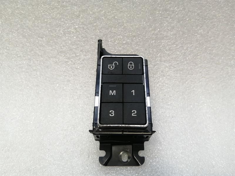 Land Rover Range Rover Sport (L494) LAND ROVER Range Rover Sport L494 Switch FK72-14776-AA Switch Body type: SUV
Fuel: Petrol