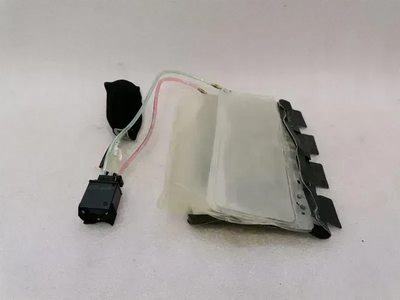 BMW 6 (E63 / E64) BMW 6 Series Lumbar Support E63 71156949 Lumbar Support Pad Body type: Coupe
Fuel: Petrol