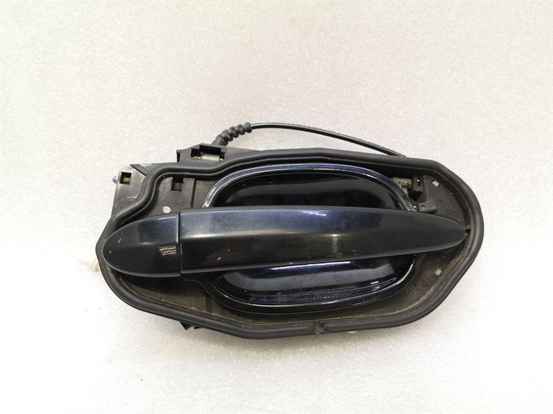 BMW 6 (E63 / E64) BMW 6 Series E63 door handle 15770300 door handle Body type: Coupe
Fuel: Petrol