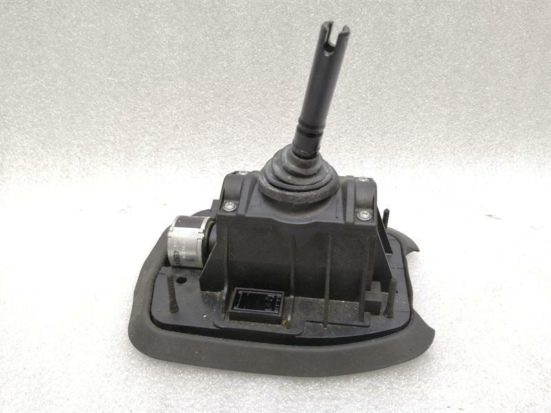BMW 6 (E63 / E64) BMW 6 Series E63 M6 E60 M5 Gear Selector 2282677 Shifting Backdrop Body type: Coupe
Fuel: Petrol