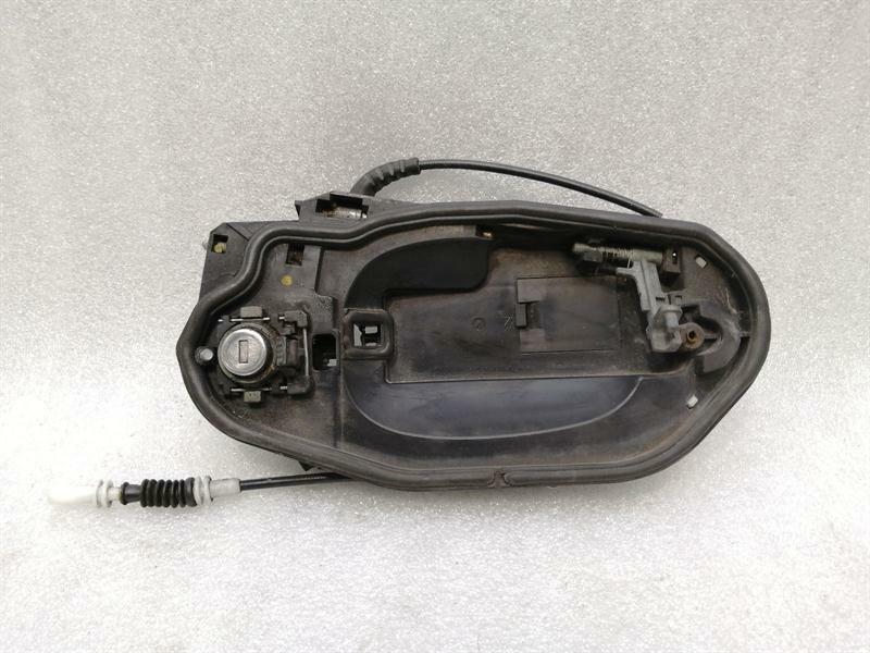BMW 6 (E63 / E64) BMW 6 Series E63 door handle carrier 512171932 door handle carrier right keyless Body type: Coupe
Fuel: Petrol