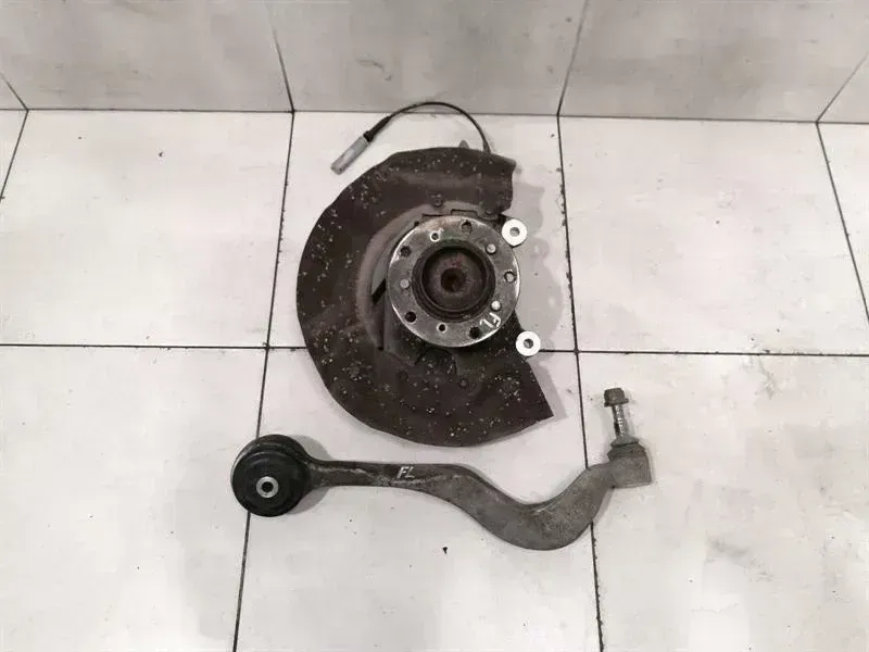 BMW 6 (E63 / E64) BMW 6 Series E63 Left Front Hub 31212282889 Wheel Bearing Housing Front Left Body type: Coupe
Fuel: Petrol