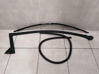 FORD MUSTANG MK6 S550 FRH Dörrlist FR3B-6302564-CA Fram höger dörrlist