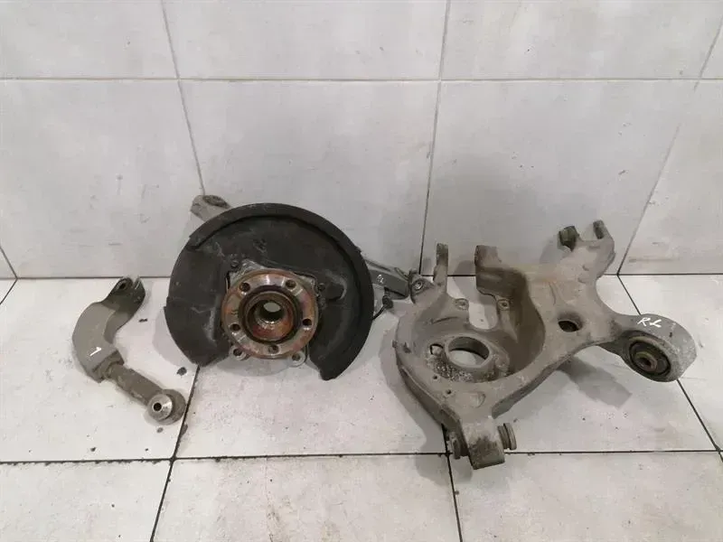 Ford Mustang 2023-... Ford Mustang MK6 S550 Left Rear Hub FR3Z-5500-A Wheel Bearing Housing Rear Left