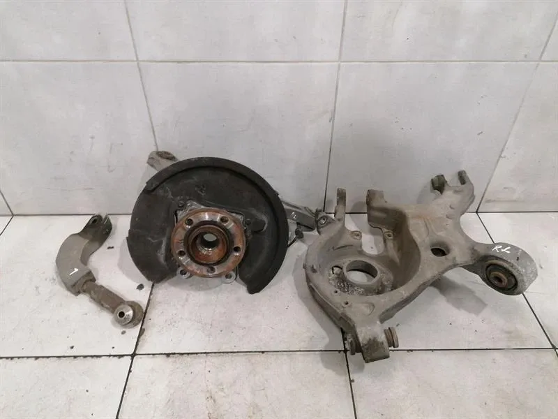 Ford Mustang MK6 S550 Left Rear Hub FR3Z-5500-A Wheel Bearing Housing Rear Left