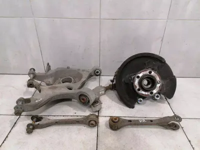 Ford Mustang MK6 S550 Piasta tylna prawa FR3Z-5500-E Obudowa łożyska koła tylna prawa