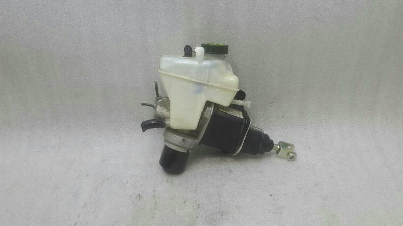 Mercedes SL R230 Brake Master Cylinder A0004300412 Main Brake Cylinder M113