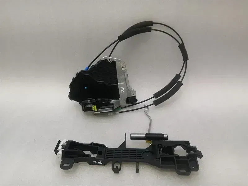 Lexus RC 2014-... XUS RC F TRACK XC10 door lock 69030-60250 door lock