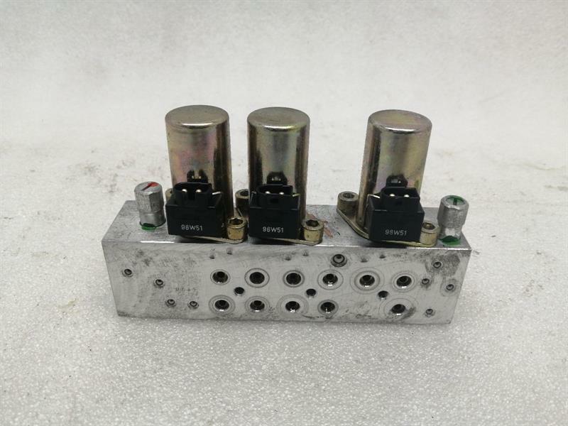 Mercedes-Benz 280SL - 600SL / SL (R129) Mercedes SL R129 Roof Hydraulic Valve A1298002478 Top Hydraulic Valve Right Body type: Convertible
Fuel: Petrol