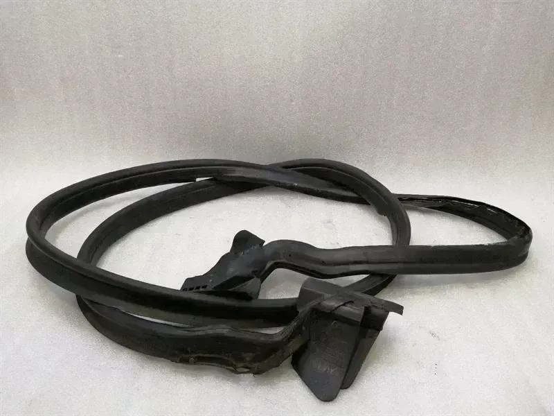 Mercedes-Benz A (W168) Mercedes SL R230 boat lid seal A2307500598 trunk lid rubber Body type: Convertible
Fuel: Petrol