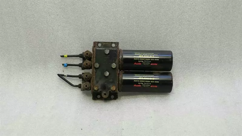 Audi RS6 4F DRC Pressure Valve 4F0616813 Chassis Pressure Storage Central Valve Brand/Model: AUDI RS6
Year: 2008
Engine: 4991 c...