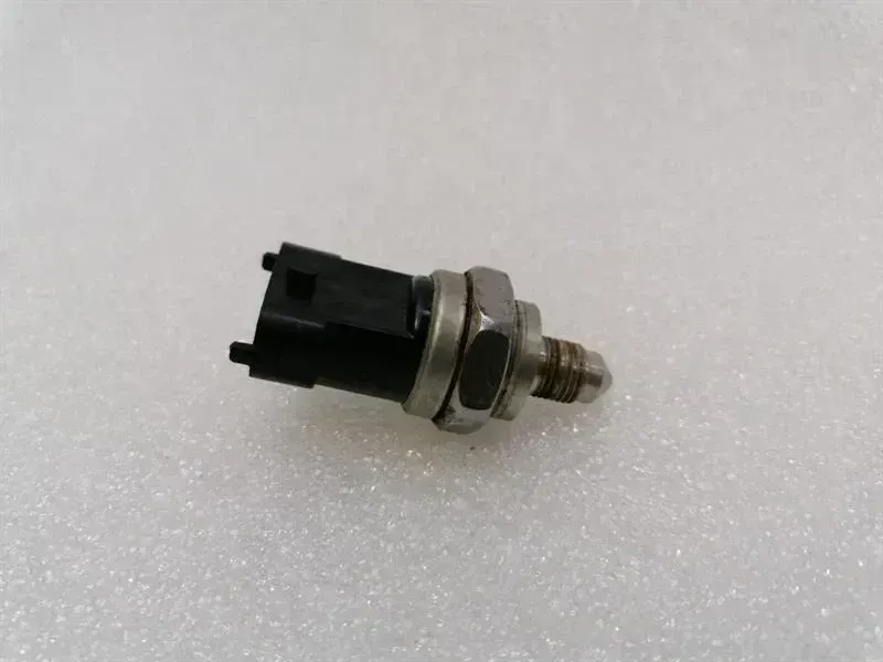 Porsche Panamera Porsche Panamera 970 Sensor 94860623001 Fuel Distributor Pressure Sensor 4.8 Body type: Saloon
Fuel: Petrol