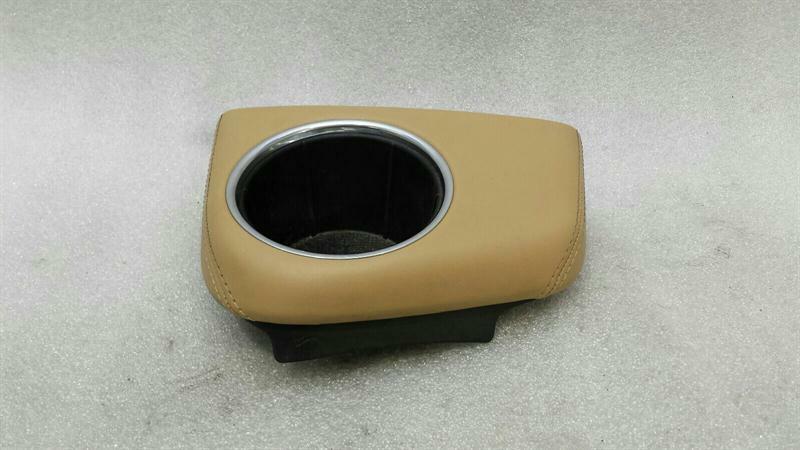 Porsche Panamera Porsche Panamera 970 cup holder 97055338100 cup holder holder Body type: Saloon
Fuel: Petrol